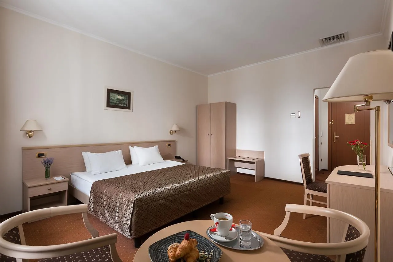 Onovo Dendra Hotel كييف